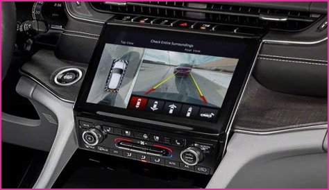 Does Jeep Grand Cherokee have navigation?